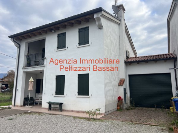 casa indipendente in vendita a Pederobba in zona Curogna