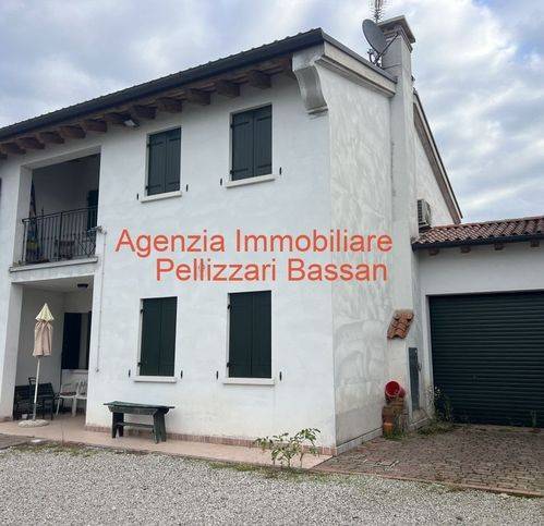 casa indipendente in vendita a Pederobba in zona Curogna