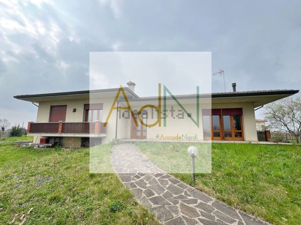 casa indipendente in vendita a Pederobba in zona Covolo