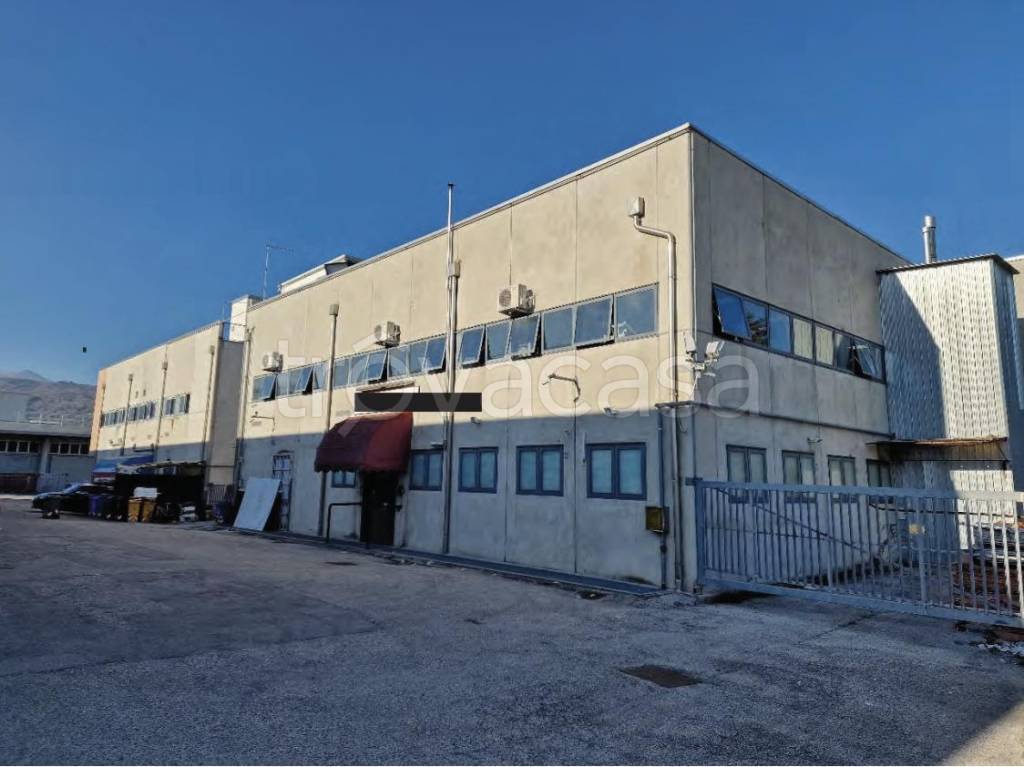 locale commerciale in vendita a Pederobba