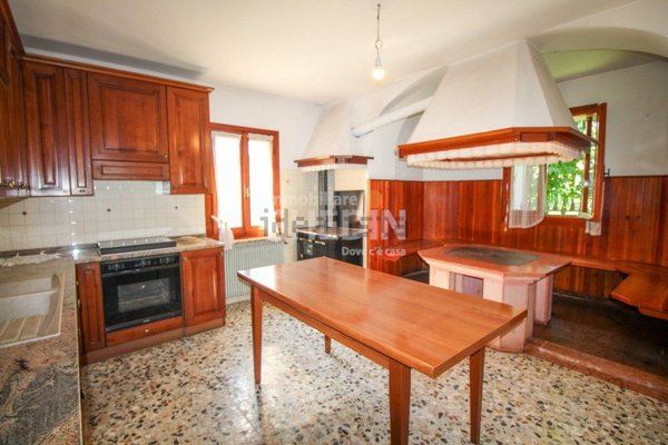 casa indipendente in vendita a Pieve di Soligo in zona Barbisano