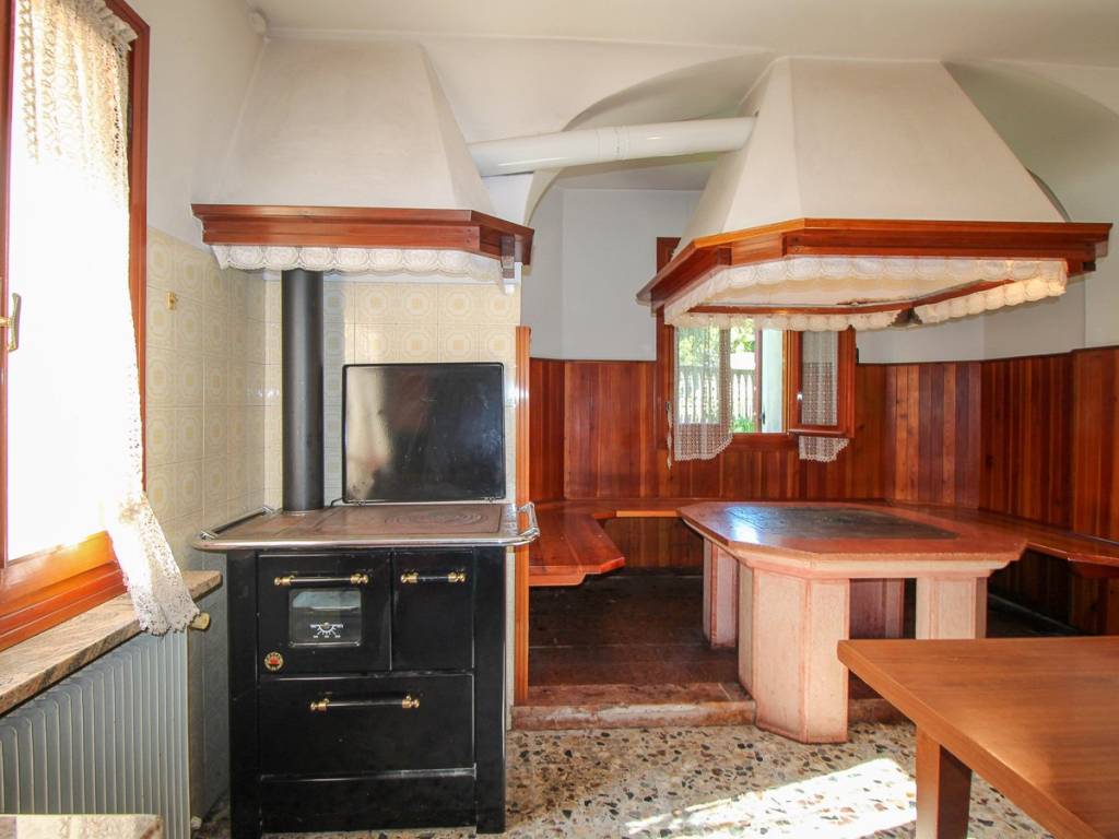 casa indipendente in vendita a Pieve di Soligo in zona Barbisano