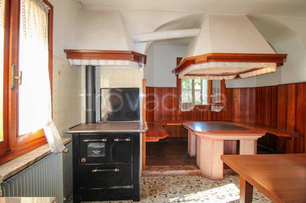 casa indipendente in vendita a Pieve di Soligo in zona Barbisano