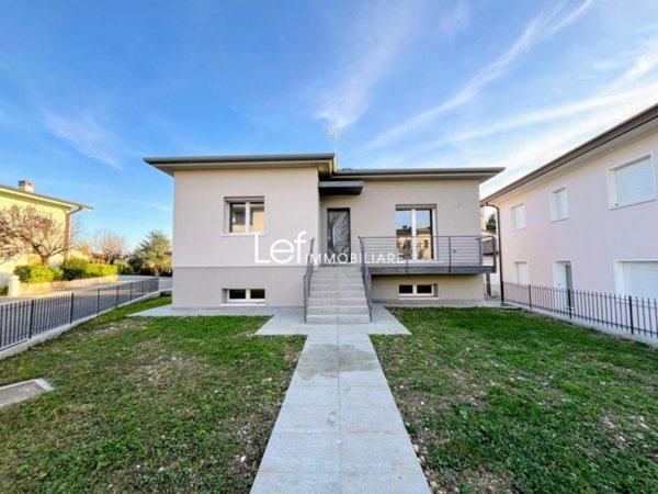 casa indipendente in vendita a Pieve di Soligo