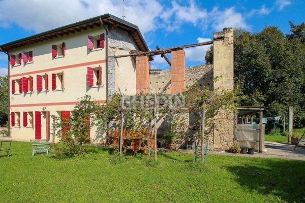 casa indipendente in vendita a Pieve di Soligo in zona Barbisano