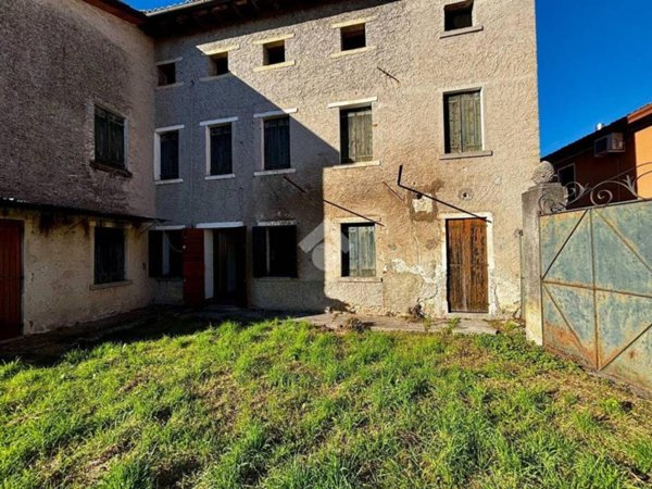 casa semindipendente in vendita a Pieve di Soligo in zona Barbisano
