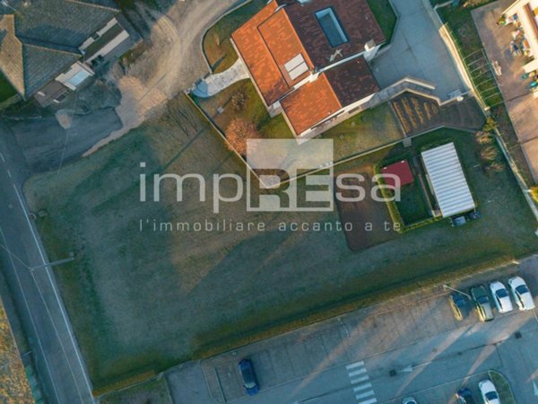 terreno edificabile in vendita a Pieve di Soligo in zona Solighetto