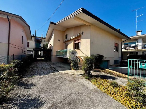 casa indipendente in vendita a Pieve di Soligo