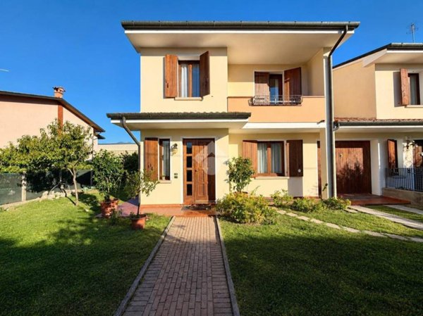 casa indipendente in vendita a Pieve di Soligo in zona Solighetto