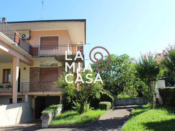 casa indipendente in vendita a Pieve di Soligo in zona Solighetto