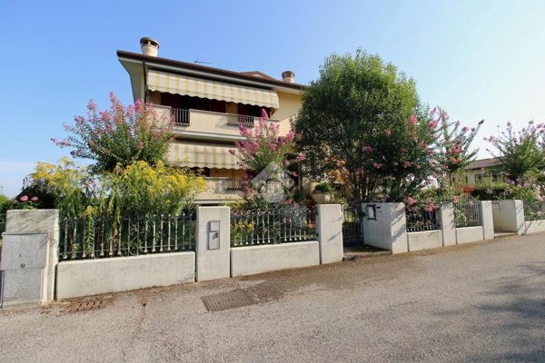 casa indipendente in vendita a Ponte di Piave in zona Negrisia