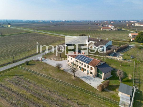 casa indipendente in vendita a Ponte di Piave in zona Negrisia