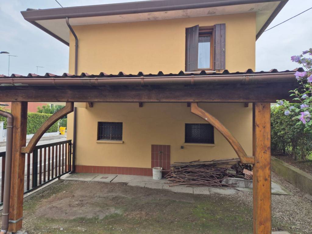 casa indipendente in vendita a Ponte di Piave in zona Levada