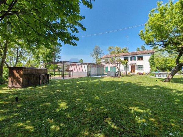 casa indipendente in vendita a Ponte di Piave in zona Negrisia