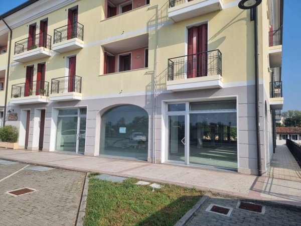negozio in vendita a Ponte di Piave in zona Levada