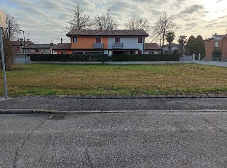 terreno in vendita a Ponte di Piave in zona Levada