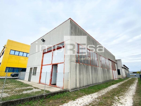 locale di sgombero in vendita a Ponzano Veneto
