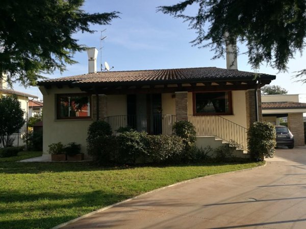 casa indipendente in vendita a Ponzano Veneto in zona Paderno