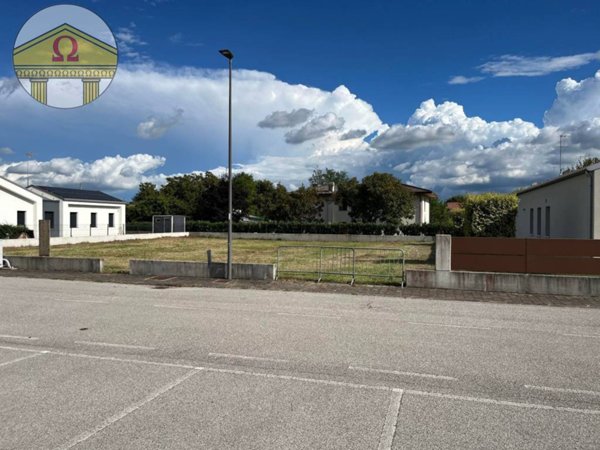 terreno edificabile in vendita a Ponzano Veneto