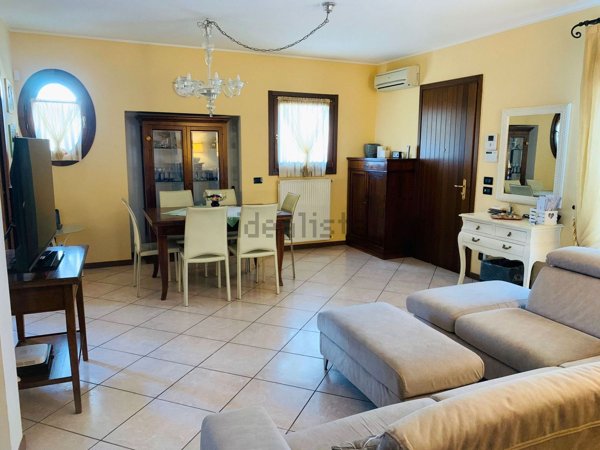 casa indipendente in vendita a Ponzano Veneto in zona Paderno