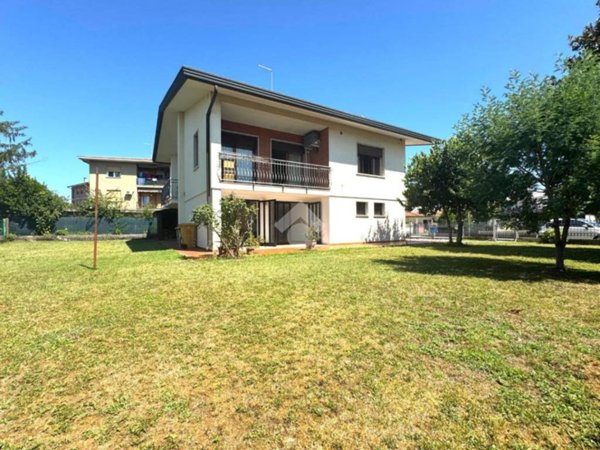 casa indipendente in vendita a Ponzano Veneto in zona Merlengo