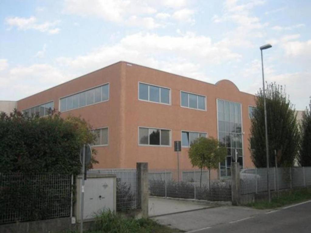 locale commerciale in vendita a Ponzano Veneto