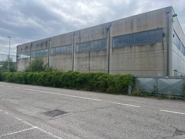 locale di sgombero in vendita a Ponzano Veneto