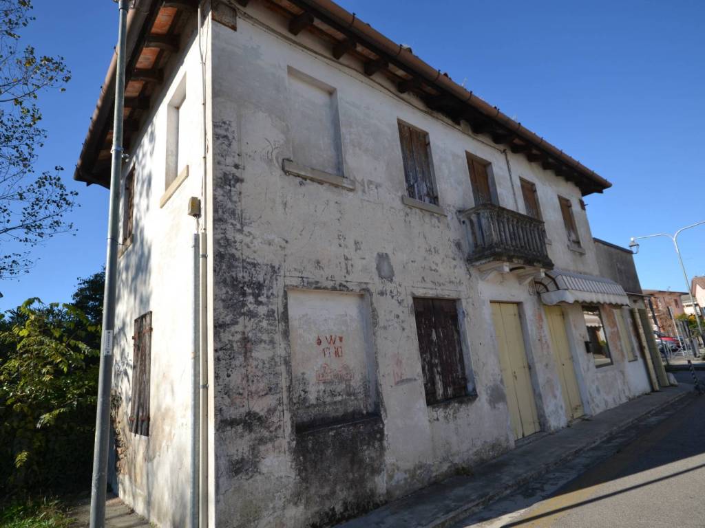 negozio in vendita a Ponzano Veneto in zona Paderno