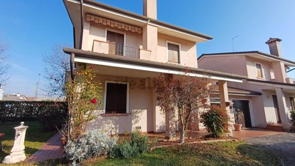 casa indipendente in vendita a Ponzano Veneto in zona Paderno
