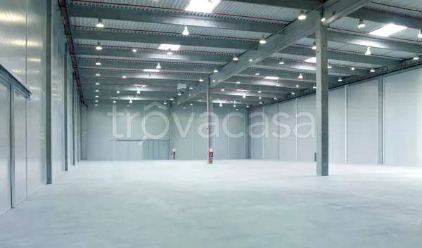locale commerciale in vendita a Ponzano Veneto in zona Paderno