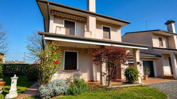 casa indipendente in vendita a Ponzano Veneto in zona Paderno