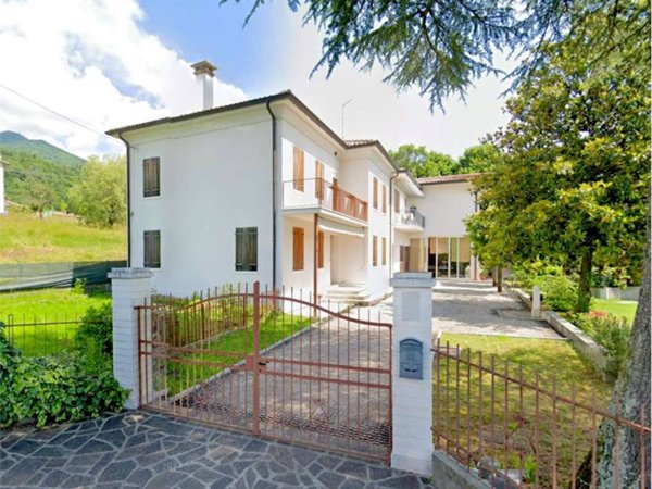 casa indipendente in vendita a Possagno