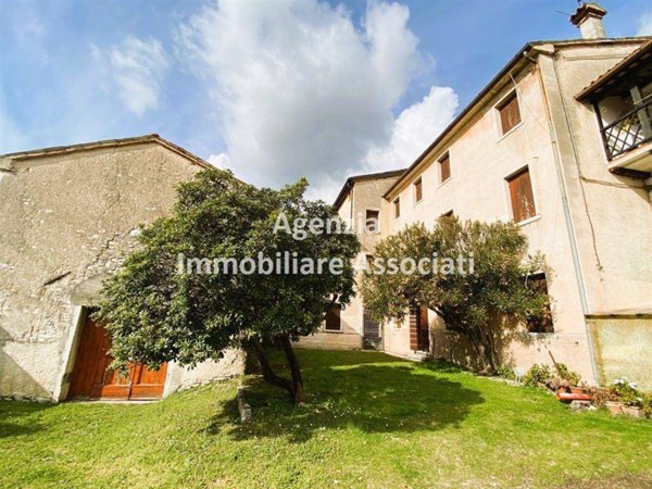 casa indipendente in vendita a Possagno