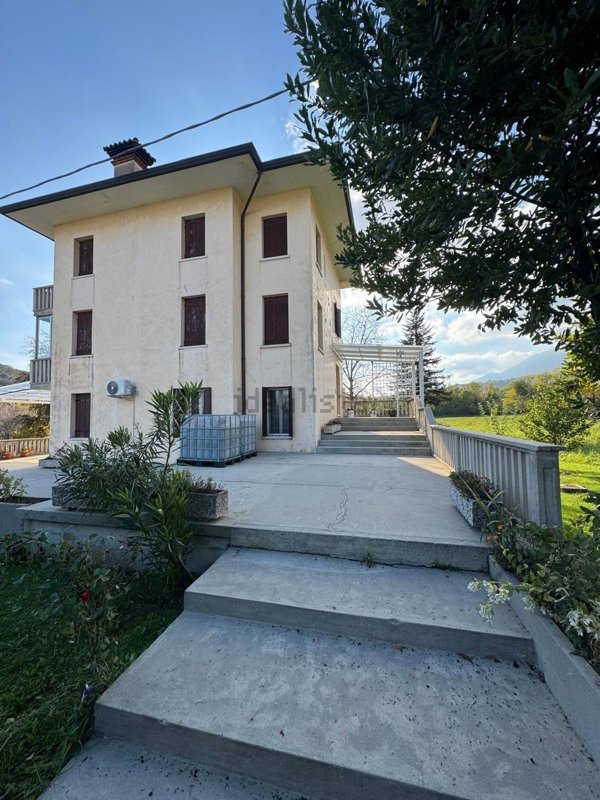 appartamento in vendita a Possagno in zona Rovèr