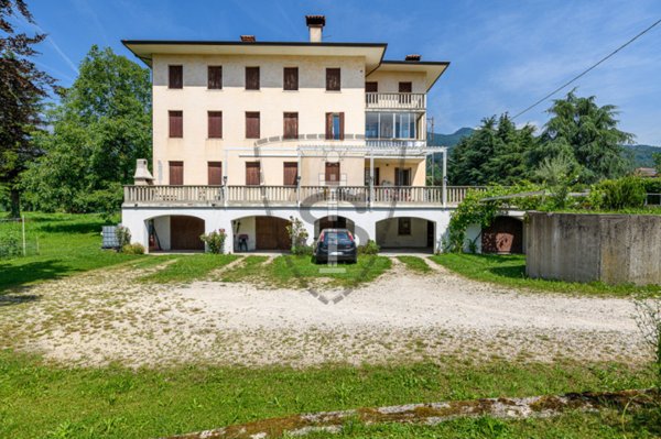 appartamento in vendita a Possagno in zona Rovèr