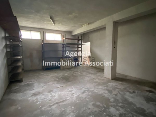 locale commerciale in vendita a Possagno in zona Rovèr