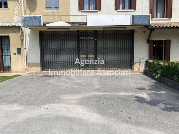 negozio in vendita a Possagno in zona Rovèr