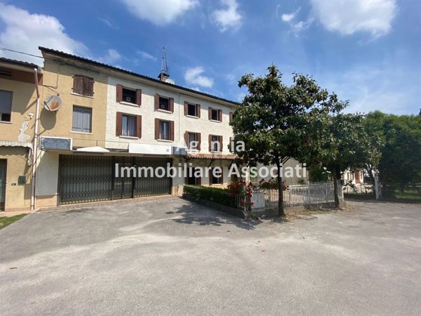 appartamento in vendita a Possagno in zona Rovèr