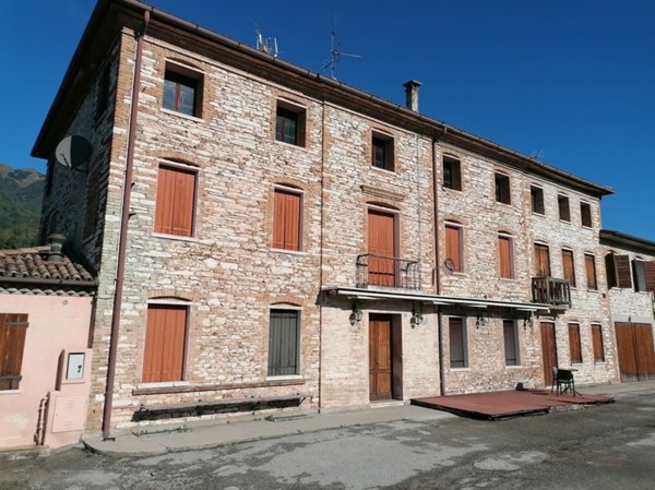 casa indipendente in vendita a Possagno in zona Rovèr