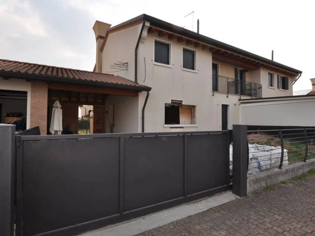 pentavano in vendita a Povegliano