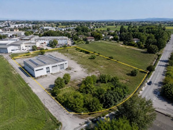 terreno edificabile in vendita a Povegliano in zona Camalò
