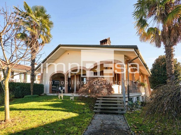 casa indipendente in vendita a Povegliano in zona Camalò