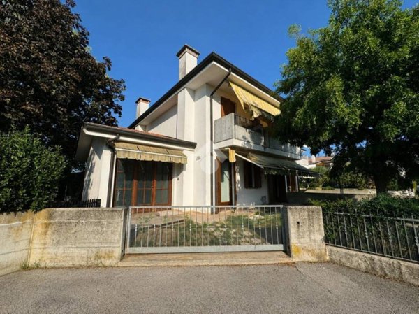 casa indipendente in vendita a Povegliano in zona Santandrà