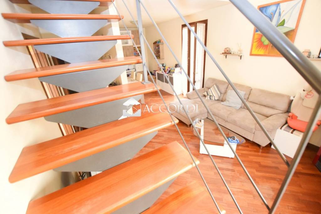appartamento in vendita a Povegliano in zona Santandrà