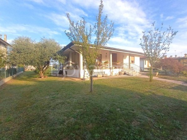 casa indipendente in vendita a Povegliano in zona Camalò