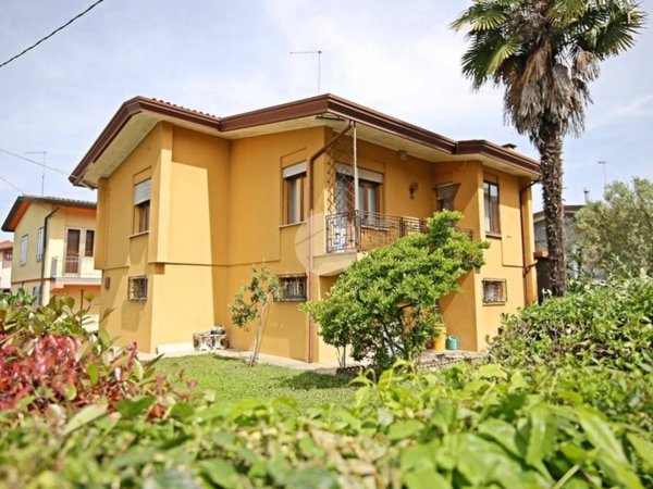casa indipendente in vendita a Preganziol in zona Frescada