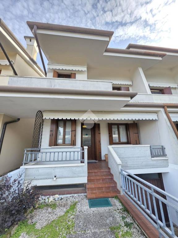 casa indipendente in vendita a Preganziol in zona Sambughè