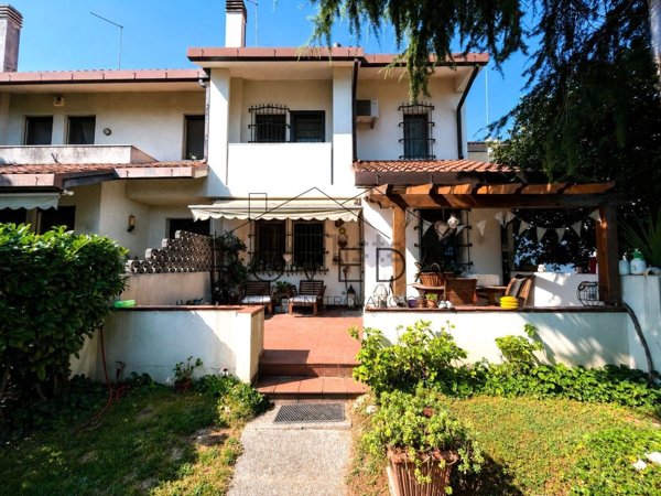 casa indipendente in vendita a Preganziol in zona Alle Grazie