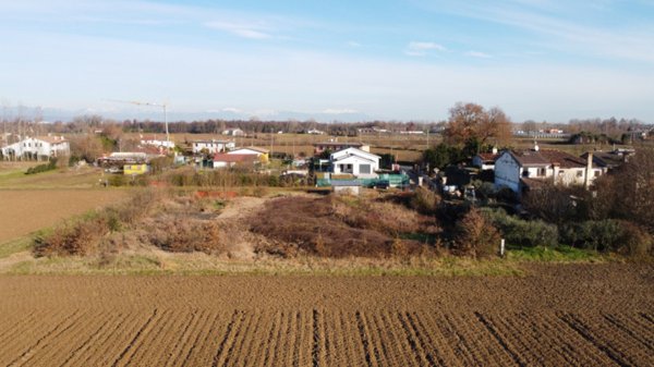 terreno edificabile in vendita a Quinto di Treviso in zona Santa Cristina
