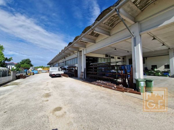 locale commerciale in vendita a Quinto di Treviso